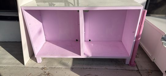 Free ikea Besta unit with glass top and legs
