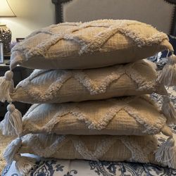Decorative pillows 