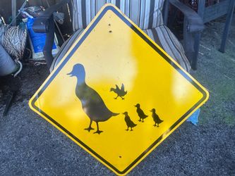 Duck crossing sign in good condition. Measures 24” x 24”.   $50, cash or Venmo. I’m in Northwest Vancouver at ZIP Code 98665. Meet up if convenient.