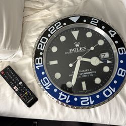 Store advertising Clock Glow-in-the-dark. 