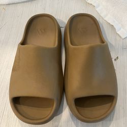 Kids Size 3 Yeezy Slides