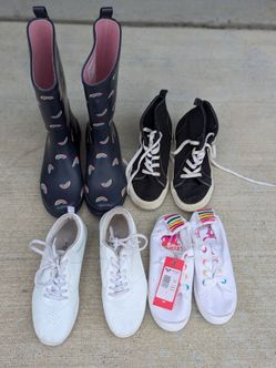 Girls shoes size 4