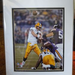 Brett Farve Throwing His 421 St  Touchdown Pass