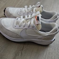 Nike Shoes Size 5.5