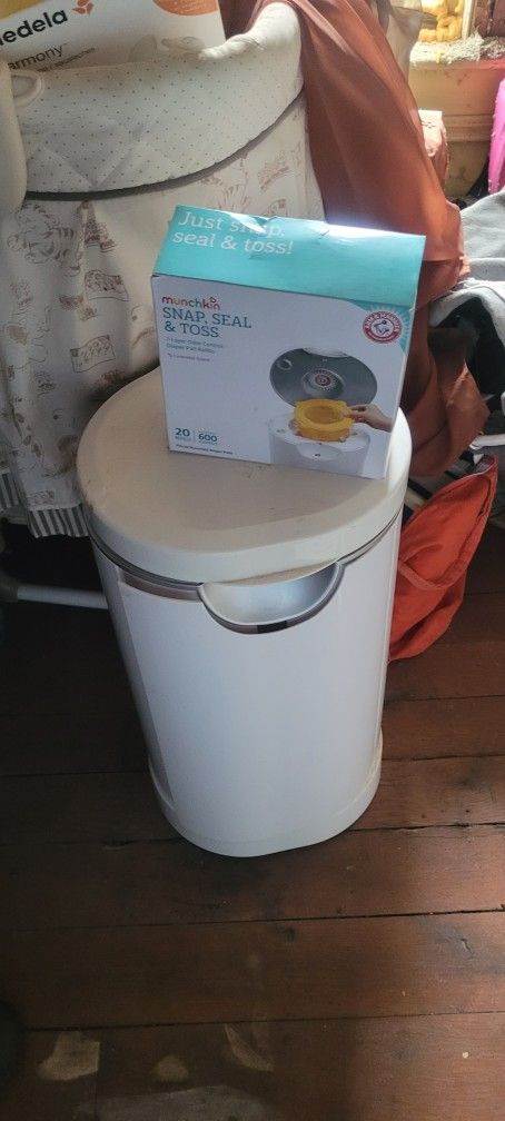Munchkin Diaper Pail And Liners