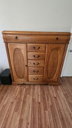 Solid oak wood dresser