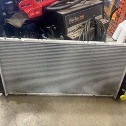 Like New Radiator 34 Inch Silverado