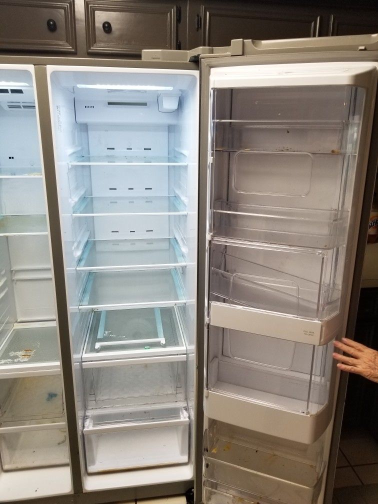 Kenmore Refrigerator Model 795.51833.412 for Sale in OLD RVRWNFRE, TX