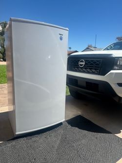 NICE!! Clean 2021 whirlpool freezer