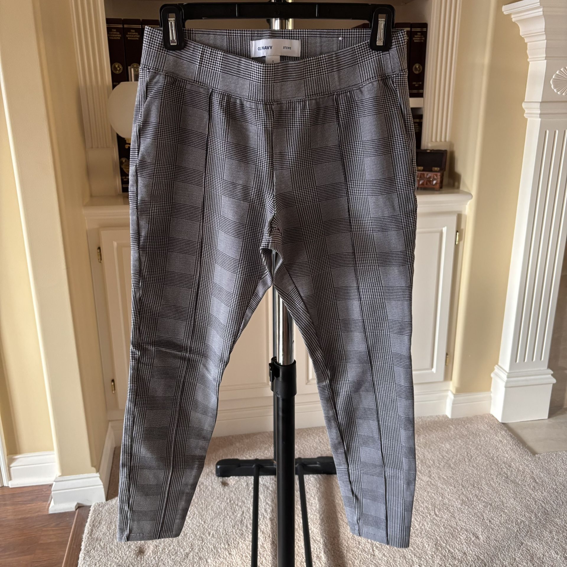 Old Navy High Waisted Stevie Pintucked Patterned Pants