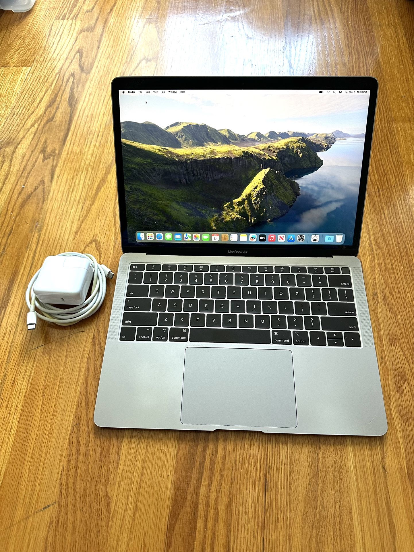 2019 Apple Macbook Air 13 inches Laptop Gray macOS Sonoma i5 @1.6GHz SSD 256Gb RAM 8Gb With Microsoft Office 2021