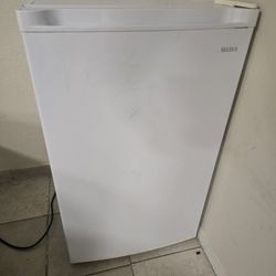 Midea Mini Freezer