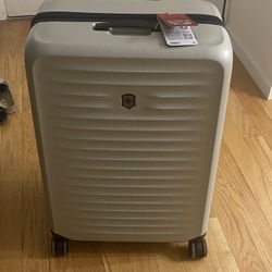 Victorinox Airox Advanced Suitcase