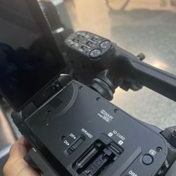 Canon XA20 with Handle UNIT HDU1