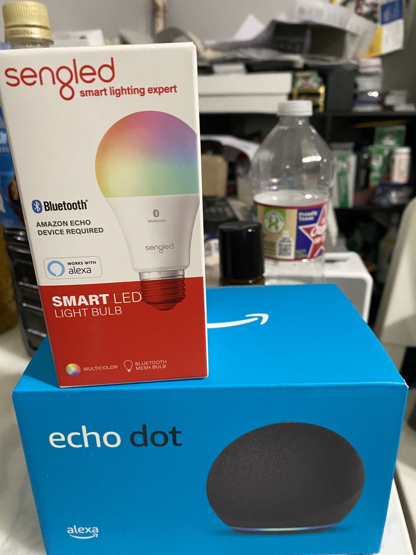 Echo Dot (4th Gen) Charcoal with Sengled Bluetooth Color bulb