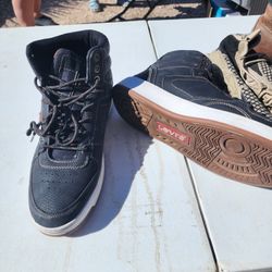 New..Levi's Shoes 