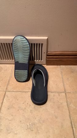 Size 4 big kid flip flops