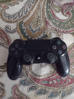 PS4 wireless DualShock black controller like new price is firm $30