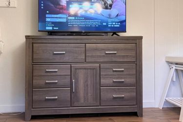 ASHLEY FURNITURE dresser and night table in great condition available for sale. Clean and with a lot of space in the cabinets