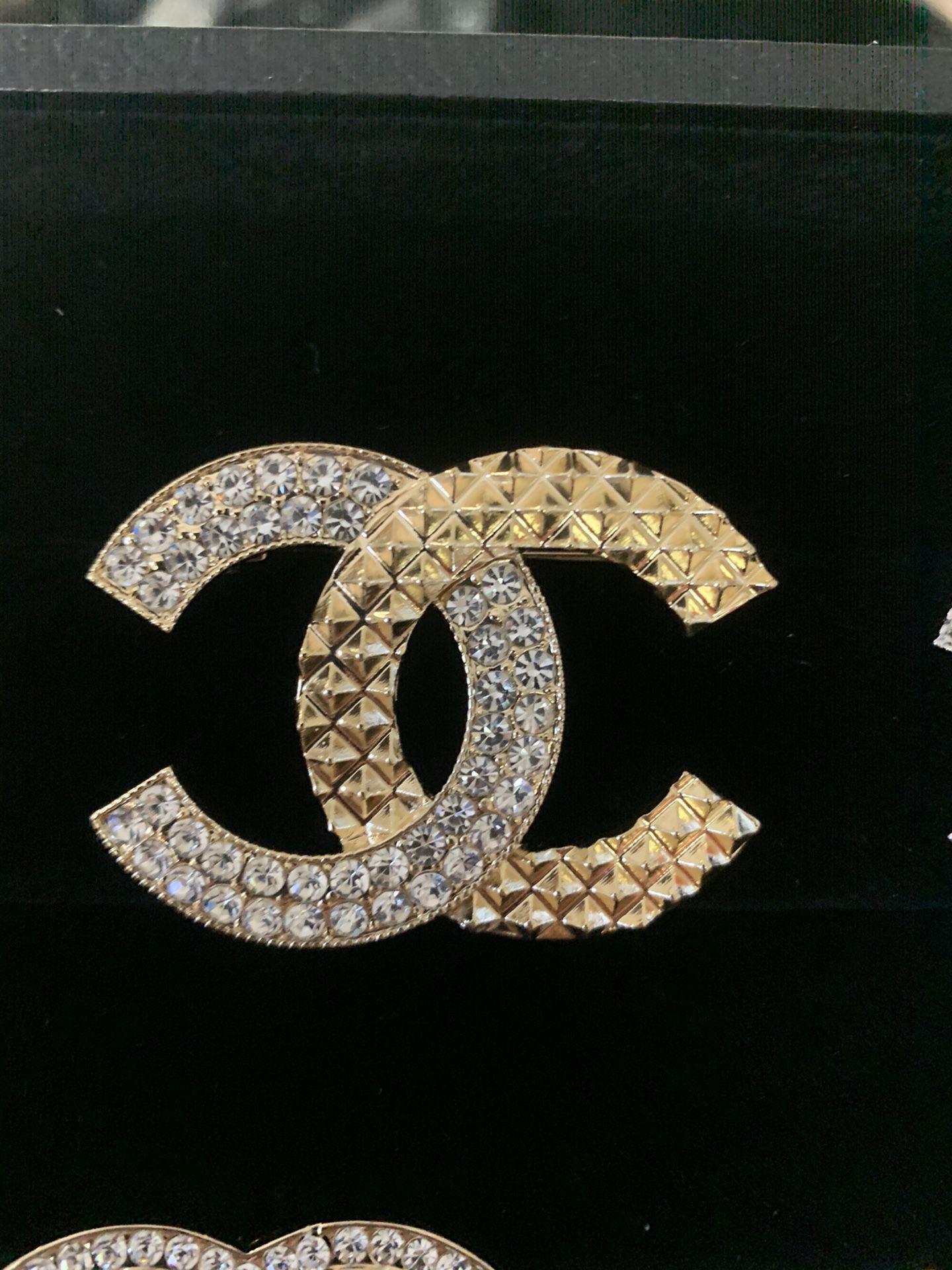 Woman’s cc broach For Sale 