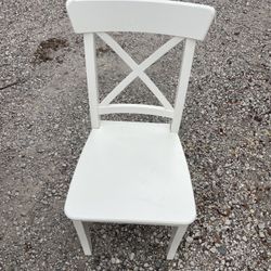 Living Spaces Round Dining Table And 4 Chairs 