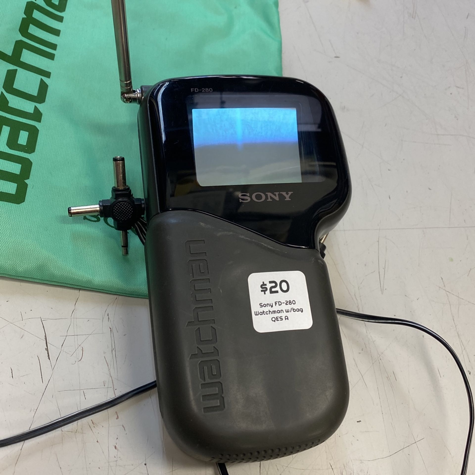 Sony Watchman FD-280 Portable TV With Bag