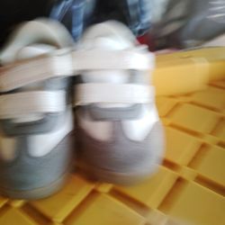 Tenis De Nino Size 6
