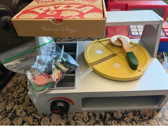 Melissa & Doug pizza play everything in picture for pizza included