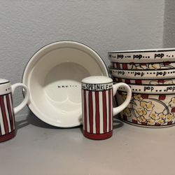 Gift Set! 4 Popcorn Bowls and 2 shakers