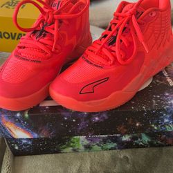 Like New ! Adidas M.E.L.O Basketball Shoes 