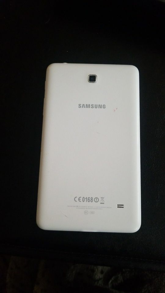 Samsung galaxy tablet 4 7" with speck case