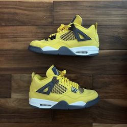 Lightly used Jordan 4 “Lightning”
