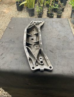 G8 Gt tranny crossmember