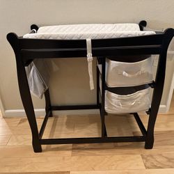 free: Diaper Changing Station 