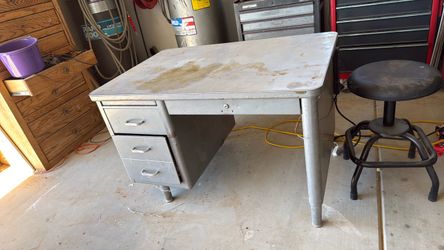 Metal desk