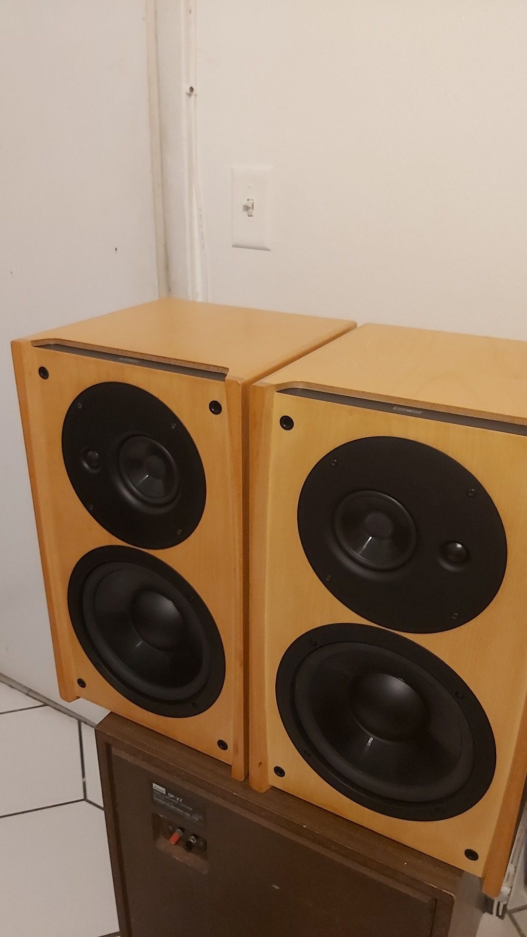 Speakers Cambridge soundworks