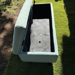 Blanket Chest/ Bench       Teal Color 