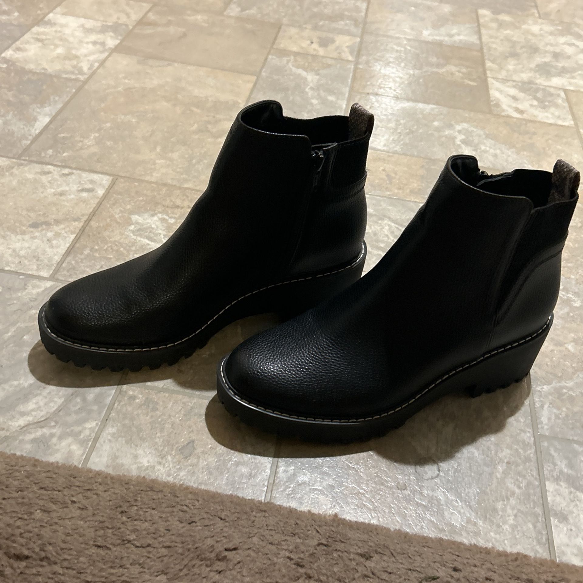Women’s Boots Size 8.5