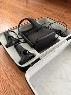 Oculus Quest 1 VR Headset Bundle – Controllers + Carrying Case