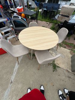 Round  dining table with 4 chairs