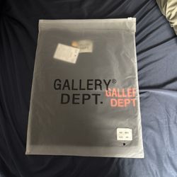 Brand New Gallery Department T Shirt - Size Medium