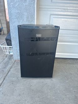 Black decker fridge