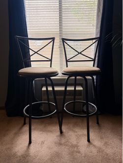 Set Of 2 Modern Bar Stools – Excellent Condition