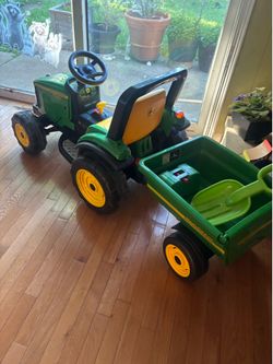 Excellent condition tractor ride toy