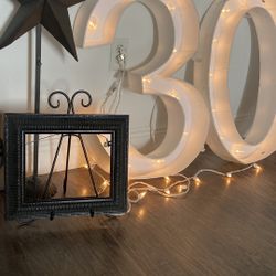 Crowns, Frames and Easels +More