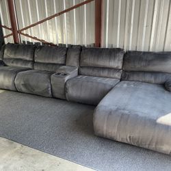 NEW ARRIVAL ‼️ ASHLEY OVERSIZED SECTIONAL W/ RECLINERS (gray)