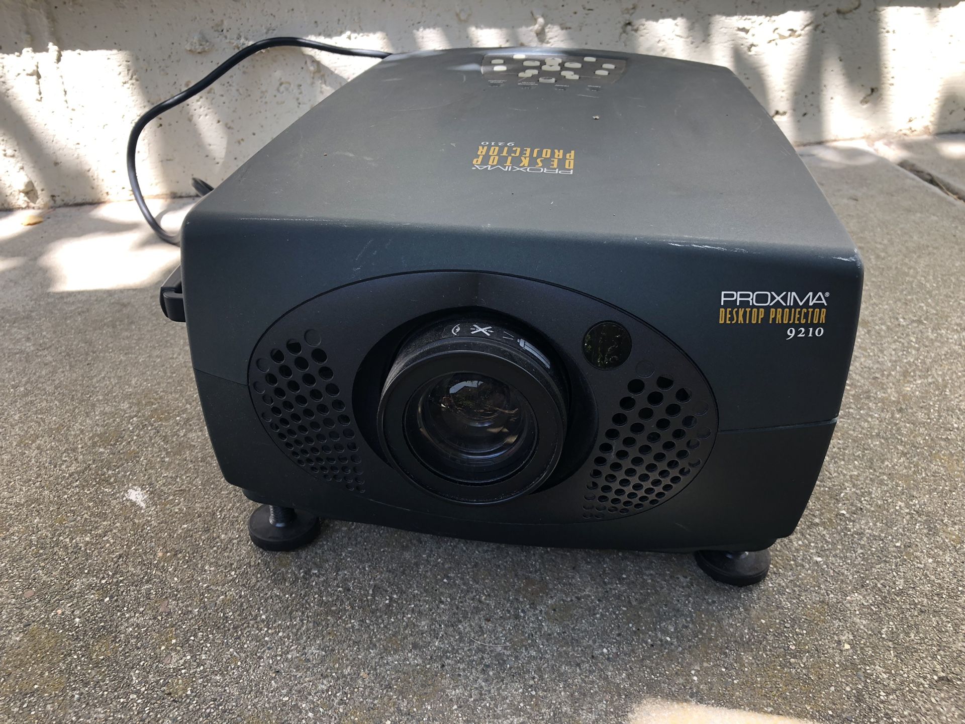 Proxima desktop projector 9210