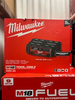 Milwaukee M18 Packout Radio + Charger