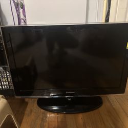 Samsung LCD TV - Great Condition