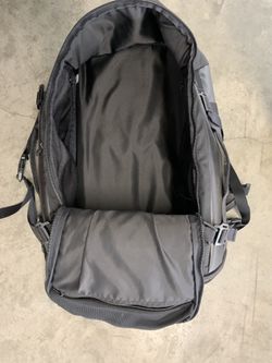 Lululemon More Miles Backpack 39L for Sale in Los Angeles CA